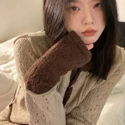 高质感纯净风格的女生头像